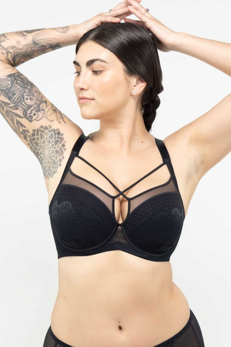 Understance Harper Bra @Angela wears Black in 32DDD- #color_black