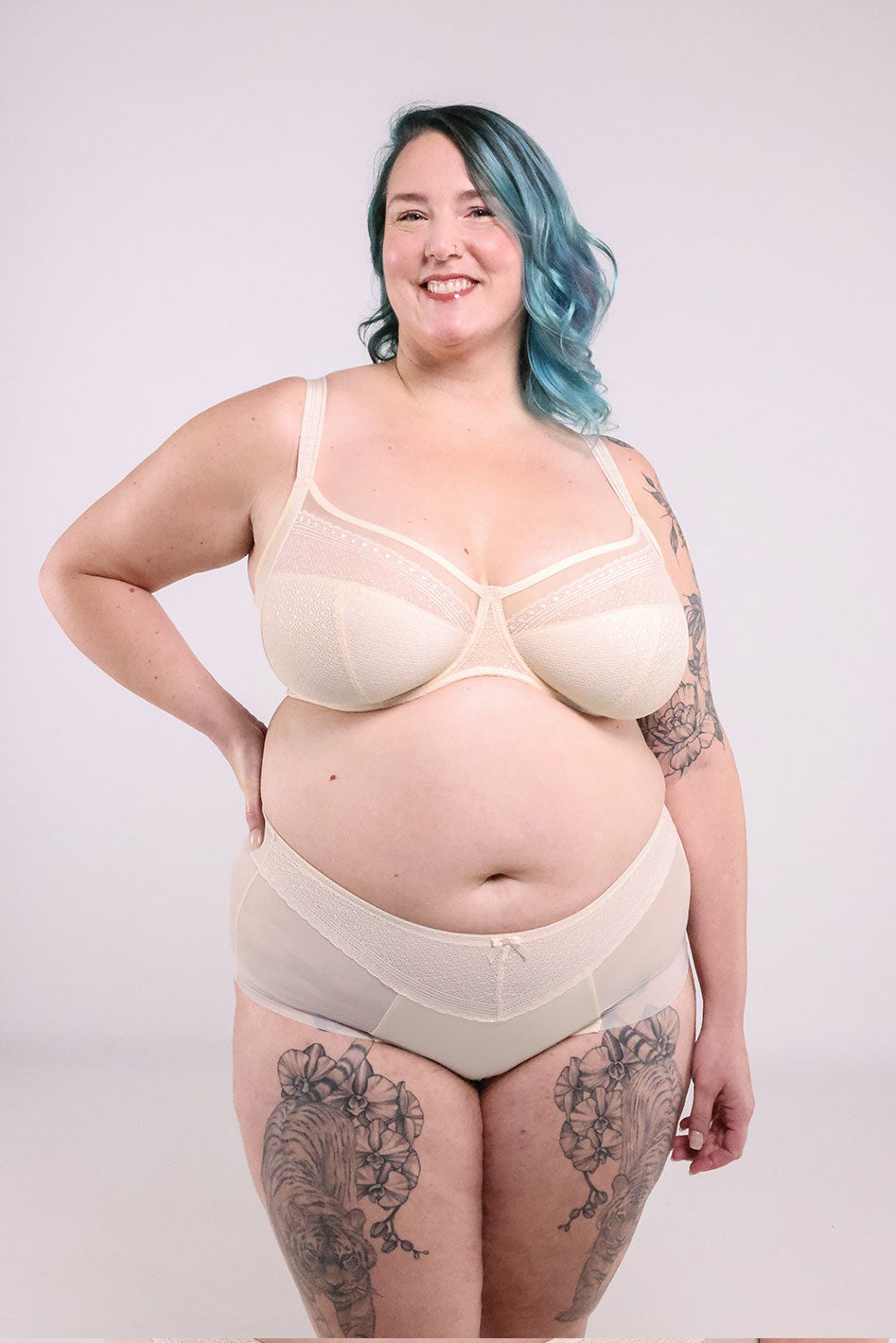 Salma FlexWire Bra @Crystal wears Sakura in 38J - #color_sakura