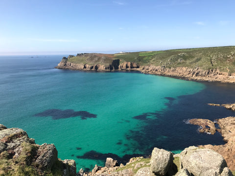 Outdoor swimming location in Cornwall with turquoise blue sea