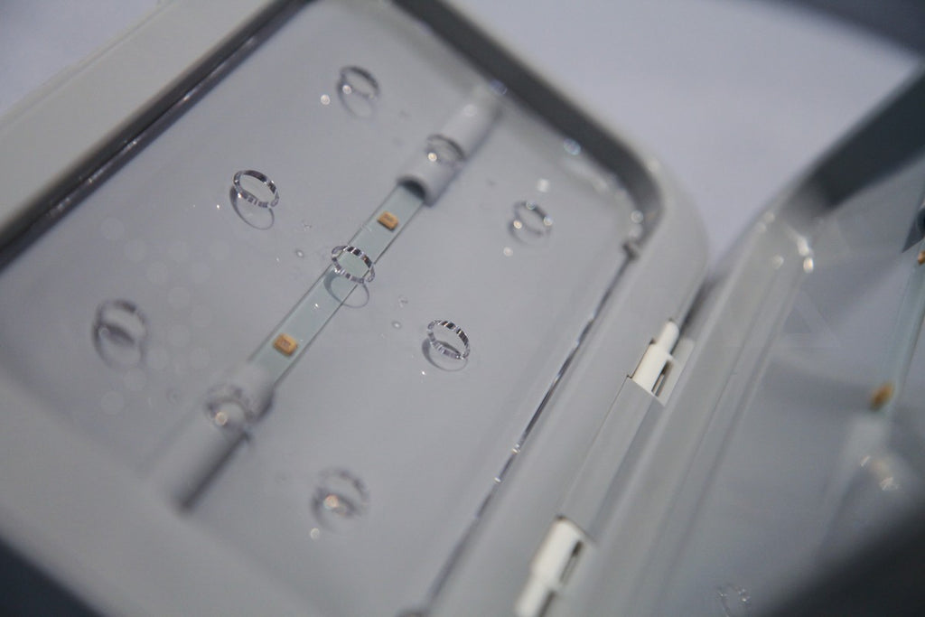 Dimbuyshop Lexuma XGerm Pro LED UV Light Sanitizer for phone disinfection smartphone UV紫外線 消毒器 殺菌 滅菌 細菌 消毒 電話消毒 藏菌量 消毒噴霧 手機消毒盒 手機消毒器 手機如何消毒 手機紫外綫消毒器 close up