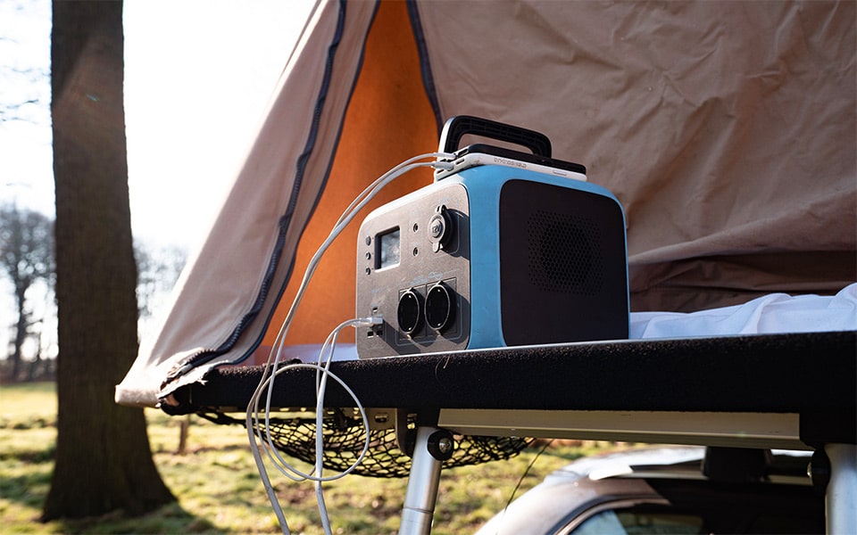 Bluetti_AC50S_in camping scenarios