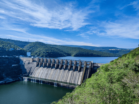 represa de una central hidroelectrica