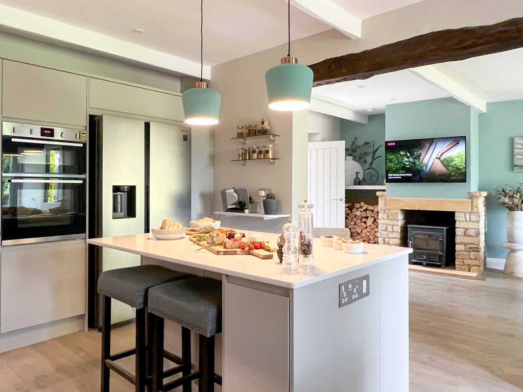 Kitchen design with single island and light pendant