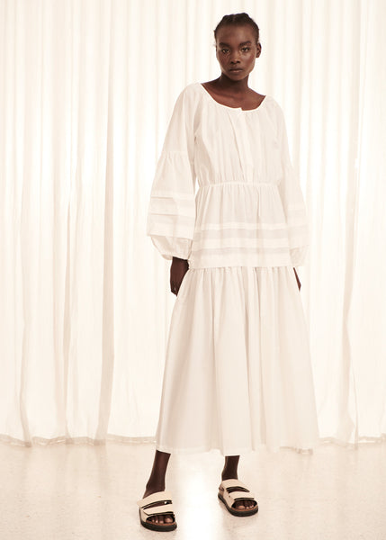 Nylow wears the Faith Dress in White.