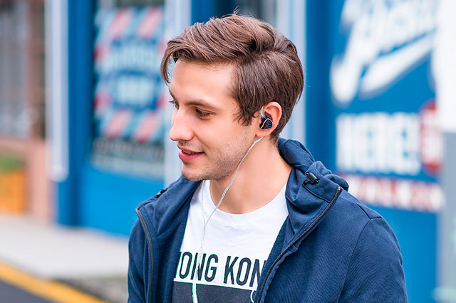 Te enseñamos cómo usar auriculares in-ear y los distintos formatos