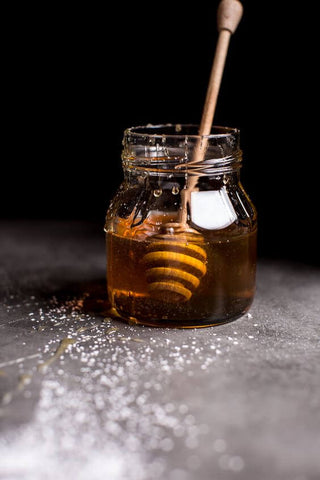 honey dipper in a honey jar