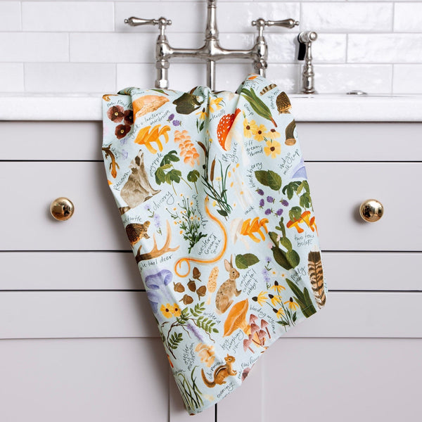 https://cdn.shopify.com/s/files/1/0528/9200/8615/products/flora-fauna-kitchen-towel-909815_600x.jpg?v=1696133086