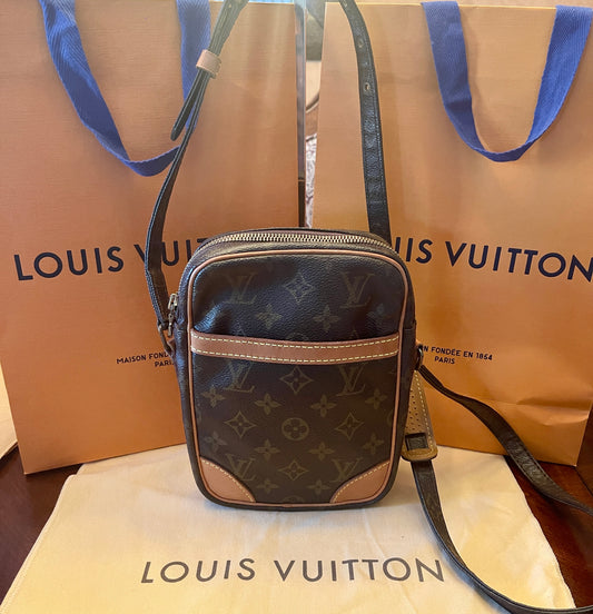 Authentic Louis Vuitton Jeune Fille MM Crossbody – Klassy Luxe Kollections