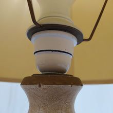 Charger l&#39;image dans la galerie, Lampe en bois - peinte à la main
