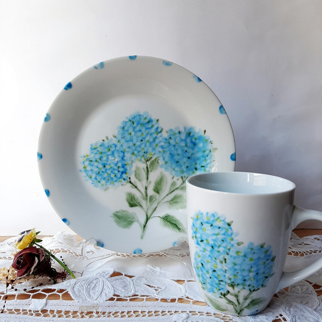 Plato y taza de porcelana esmaltado, pintado a mano, hortensia, objeto –  MajeCeramista