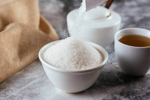 preparation of baking soda and vinegar mixture to clean the floor