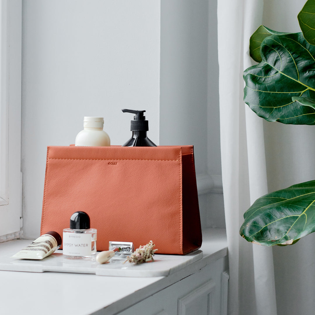 Minimalist Leather Dopp Kit for Men and Women. The Perfect Christmas Gift.