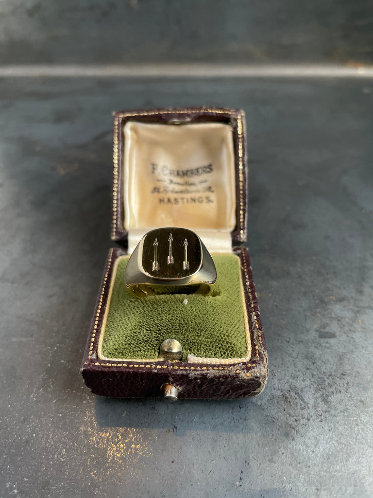 Catherine Hills Jewellery bespoke hand engrave signet ring
