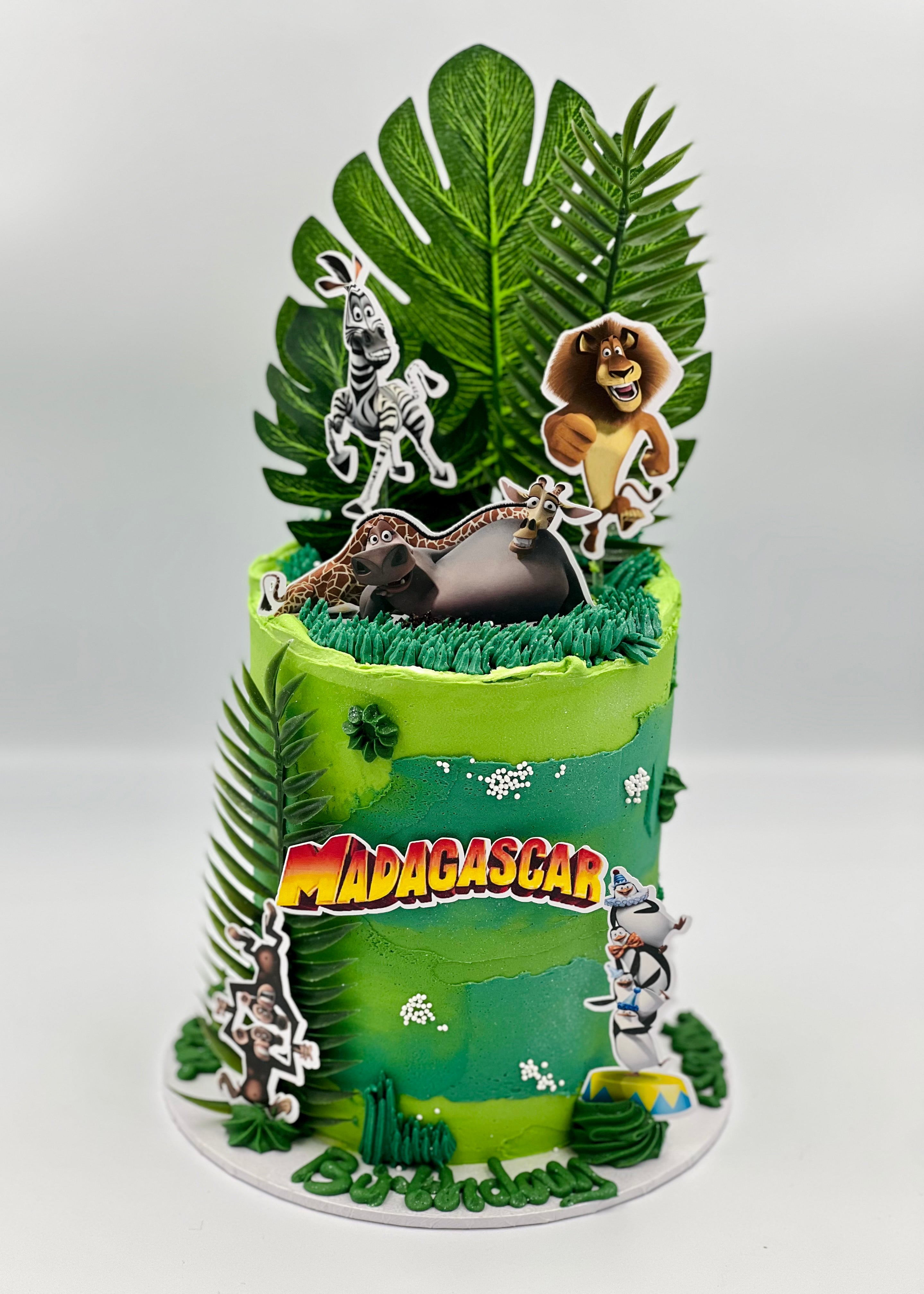 Jungle jungle baat chali hai pata chala hai...Not a jungle book themed cake,  but still 😬 . . . . . . #themedcake #themecake #cakeartist… | Instagram