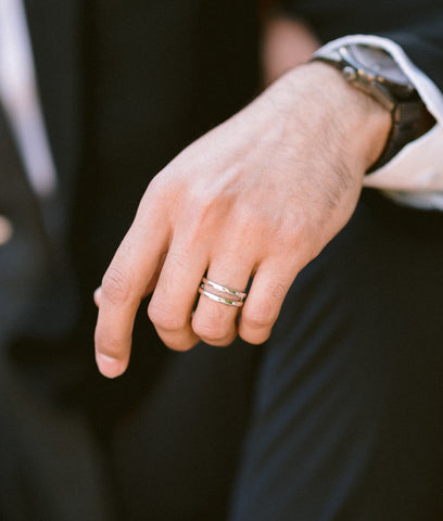 a man's hand featuring the Alsace ring in silver