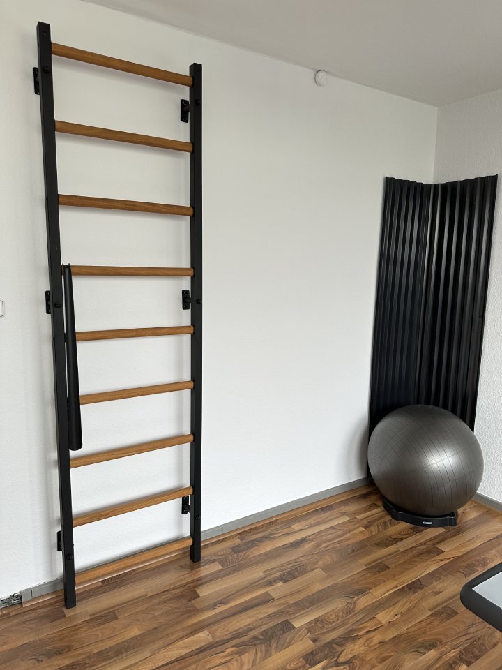 BenchK 700B wall bars