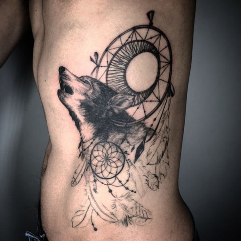 Tatouage Attrape-rêve Grand capteur de rêve homme avec tête de loup qui hurle unicolore