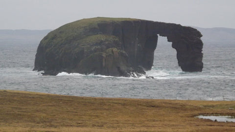 Dore Holm, Eshaness, accessible Shetland