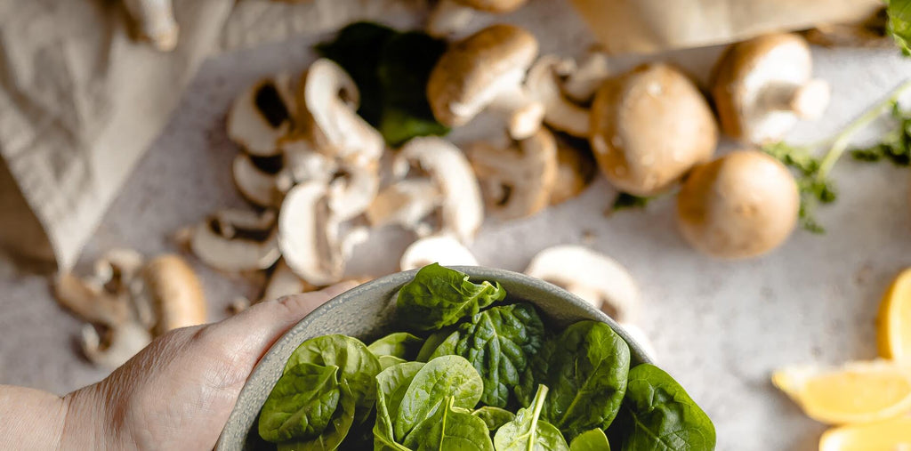 Green salad and mushrooms