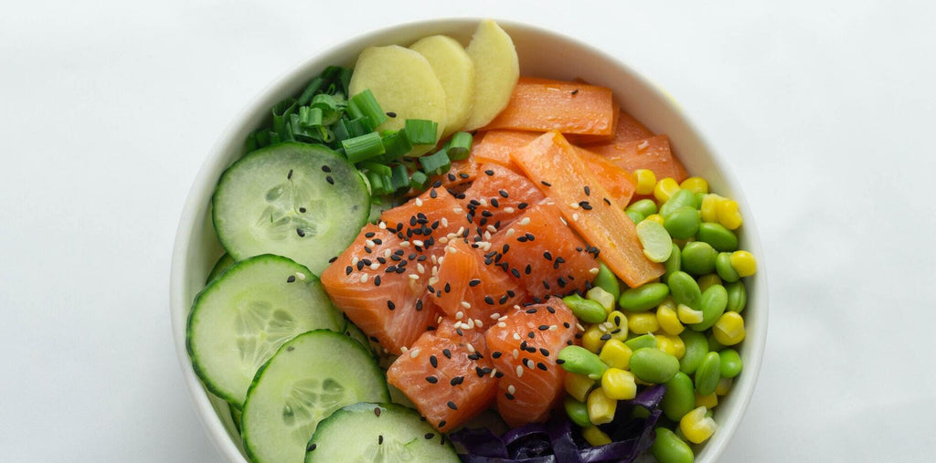 Salmon bowl with veggies