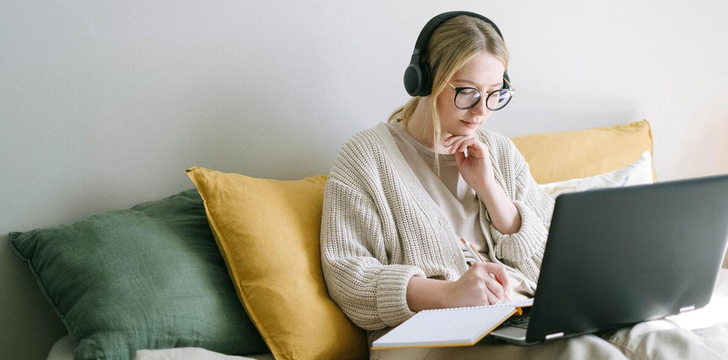 Girl works on laptop