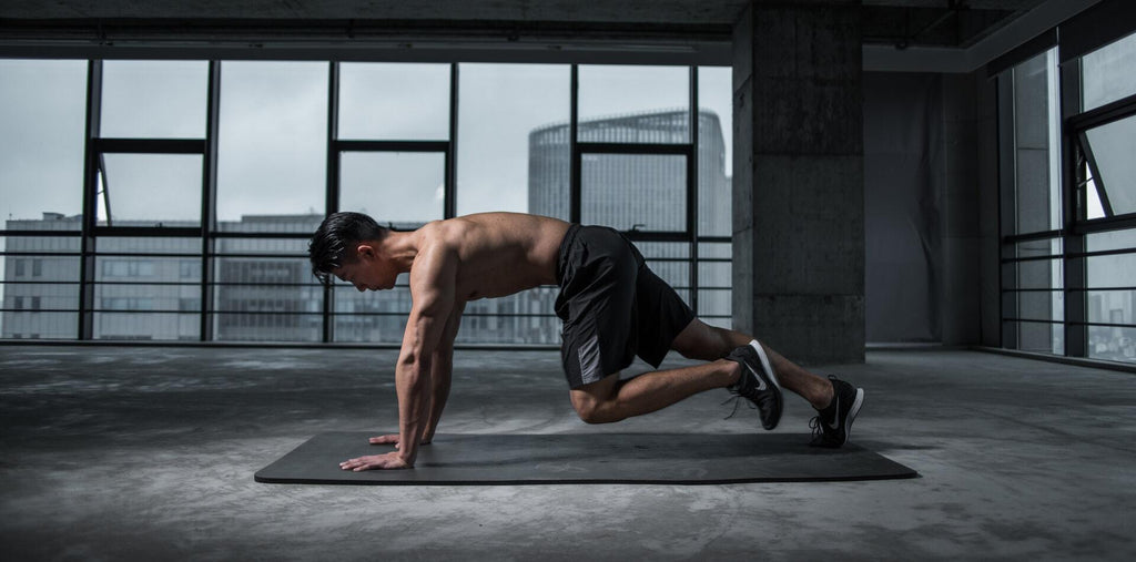 A man making his HIIT workout at home