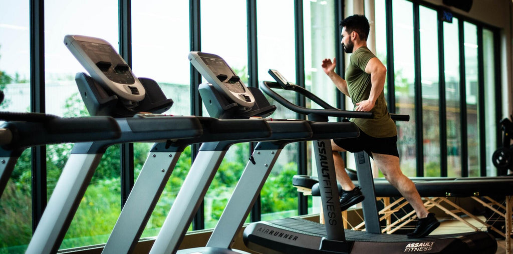 Man working out at gym after taking supplements