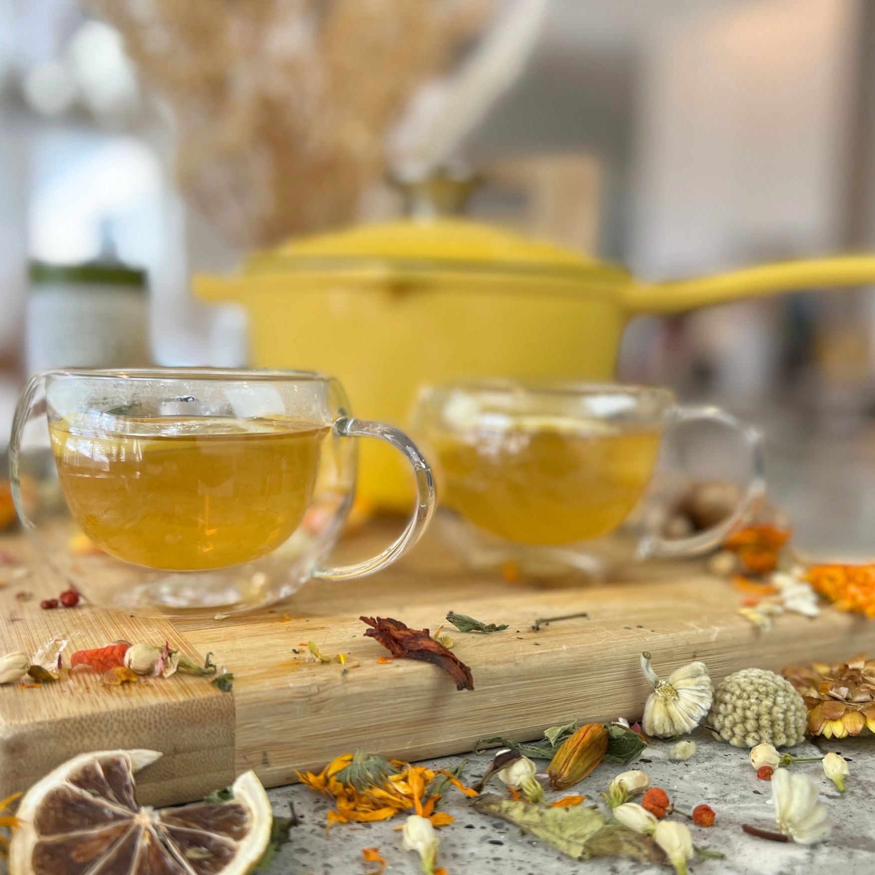 Warm Honey Green Tea in front of Limoncello yellow Saucepan