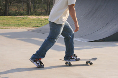 Skateboard Basics: Pushing, Turning and Stopping