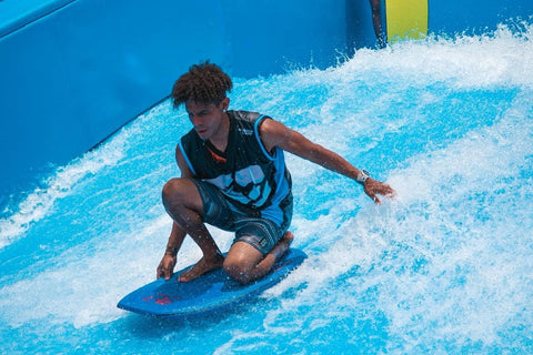 jonwavemaker on bodyboard at flowtour stop in orlando florida solara resort, riding a wave in competition. 