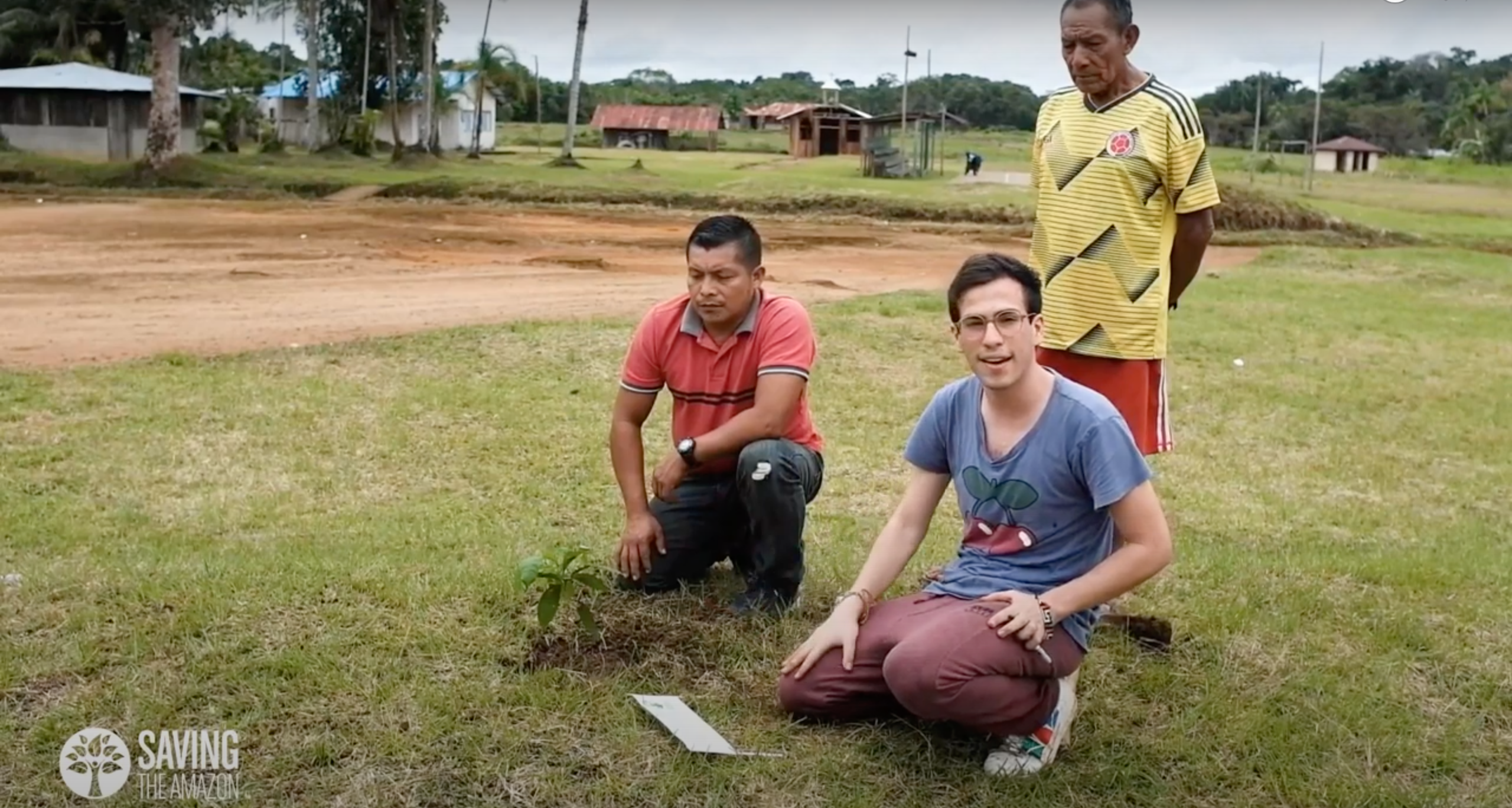 Daniel Gutiérrez siembra árbol 1000 Saving the Amazon