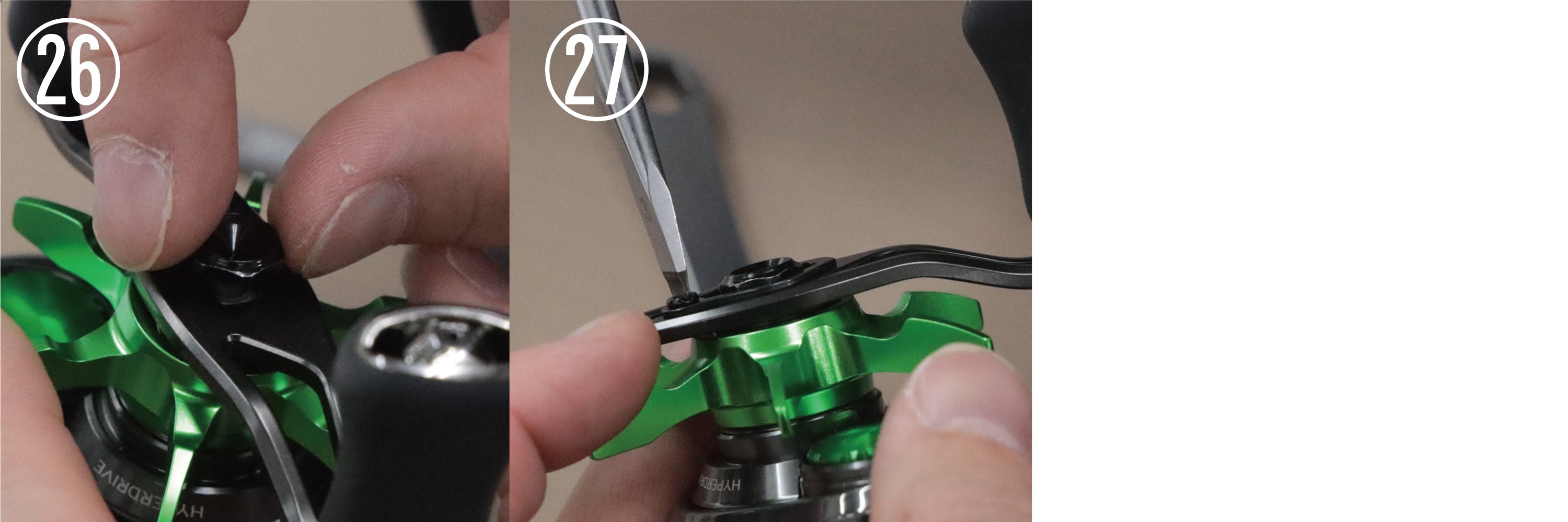 Κοντινό πλάνο: Συναρμολογείς τώρα το Avail Daiwa 24 Steez SV TW100 Custom Kit! Στο βήμα 26 κρατάς το κουμπί με τα δάχτυλα και χρησιμοποιείς ένα κατσαβίδι. Στο βήμα 27 σφίγγεις σωστά τη βίδα στη λαβή του Daiwa Steez μηχανισμού σου. Τα βήματα είναι απλά και σημειωμένα με λευκούς κύκλους – τέλεια για όσους θέλουν να προσαρμόσουν το μηχανισμό ψαρέματος τους!