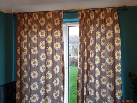 Made to measure curtains in a wide variety of curtain fabrics. Bespoke sizes to perfectly fit any space. Lots and lots of fabric options to choose from.