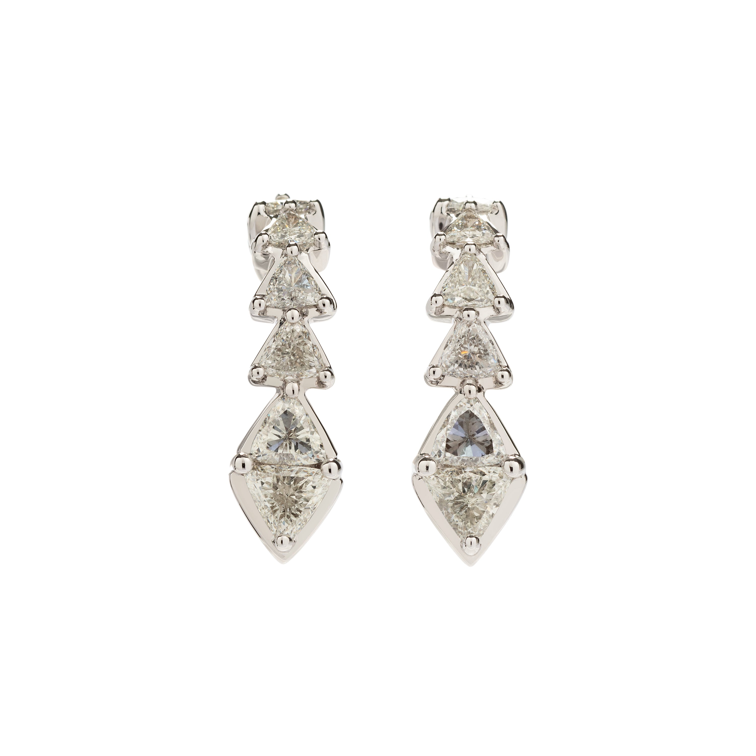 18k white gold earring with diamonds