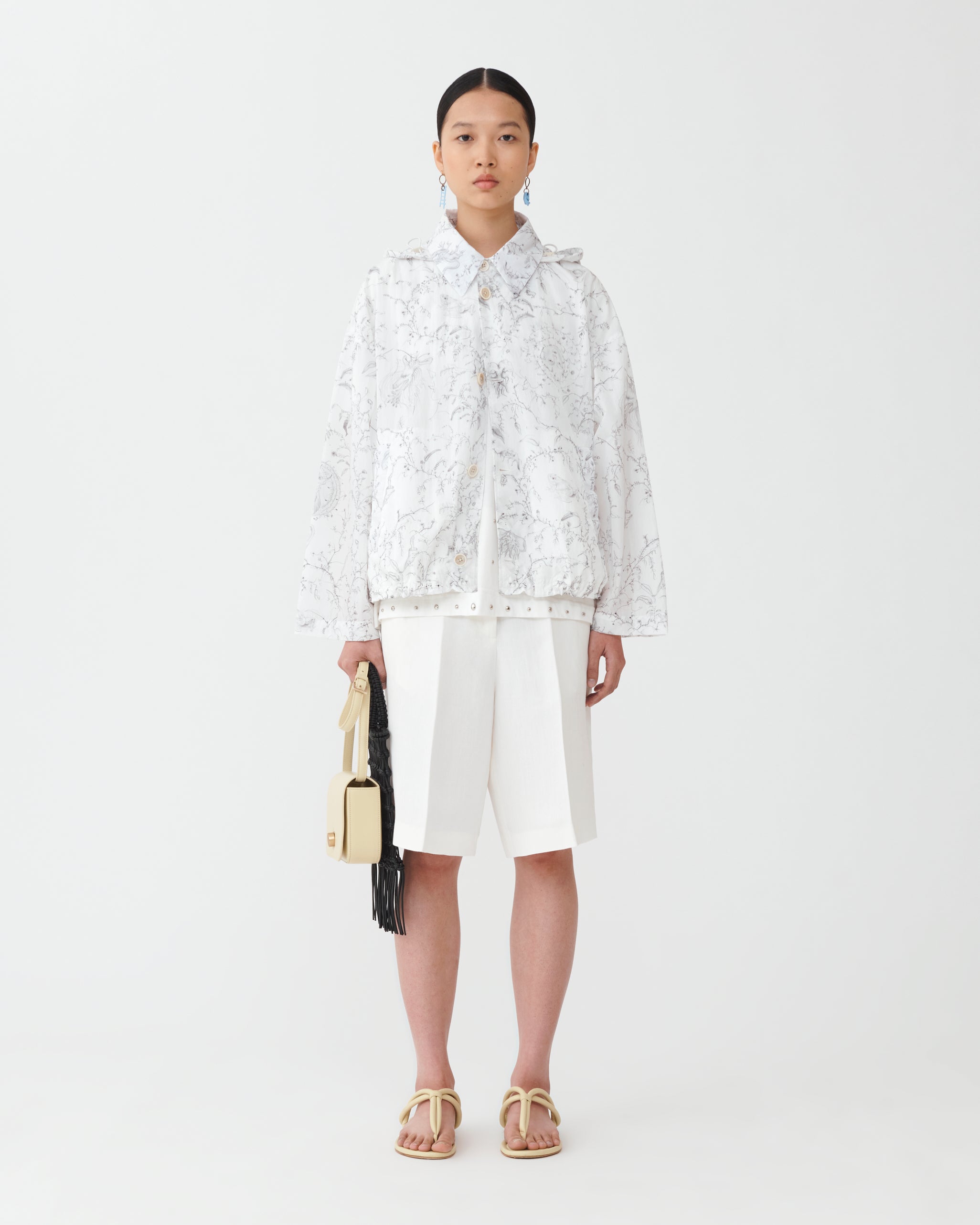 Bermuda shorts in fluid linen and viscose, white