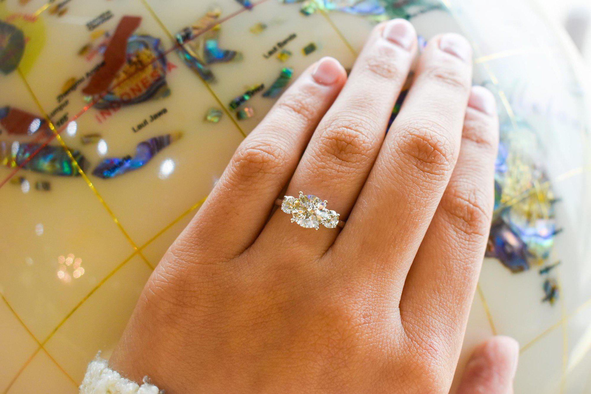 three stone round diamond ring