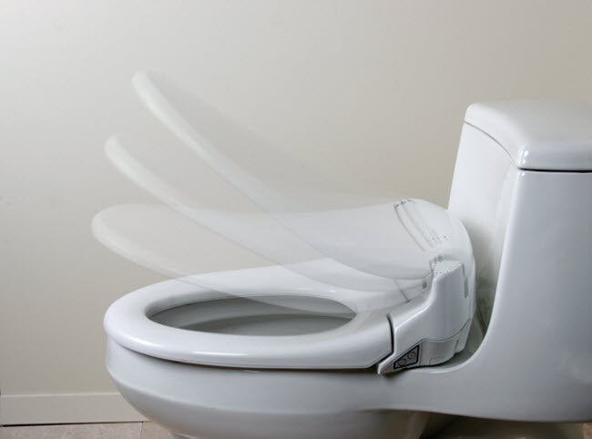 Bidet with lid slowly closing