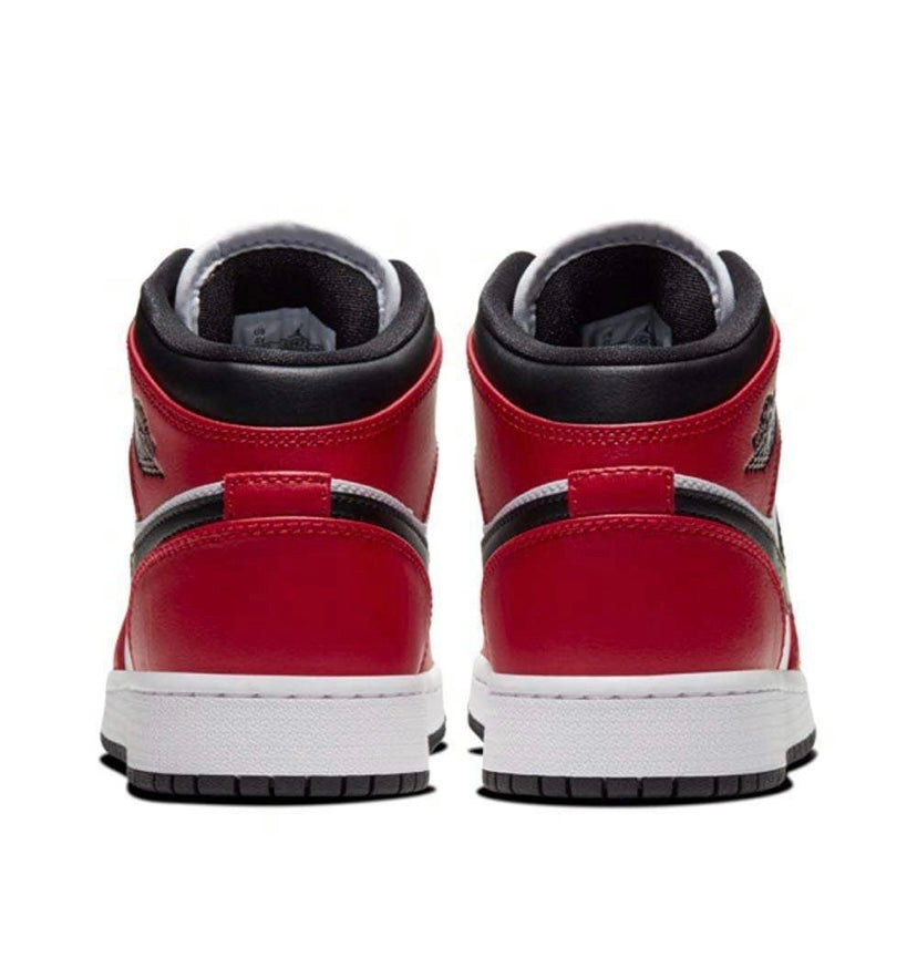 chicago jordan 1 mid black toe