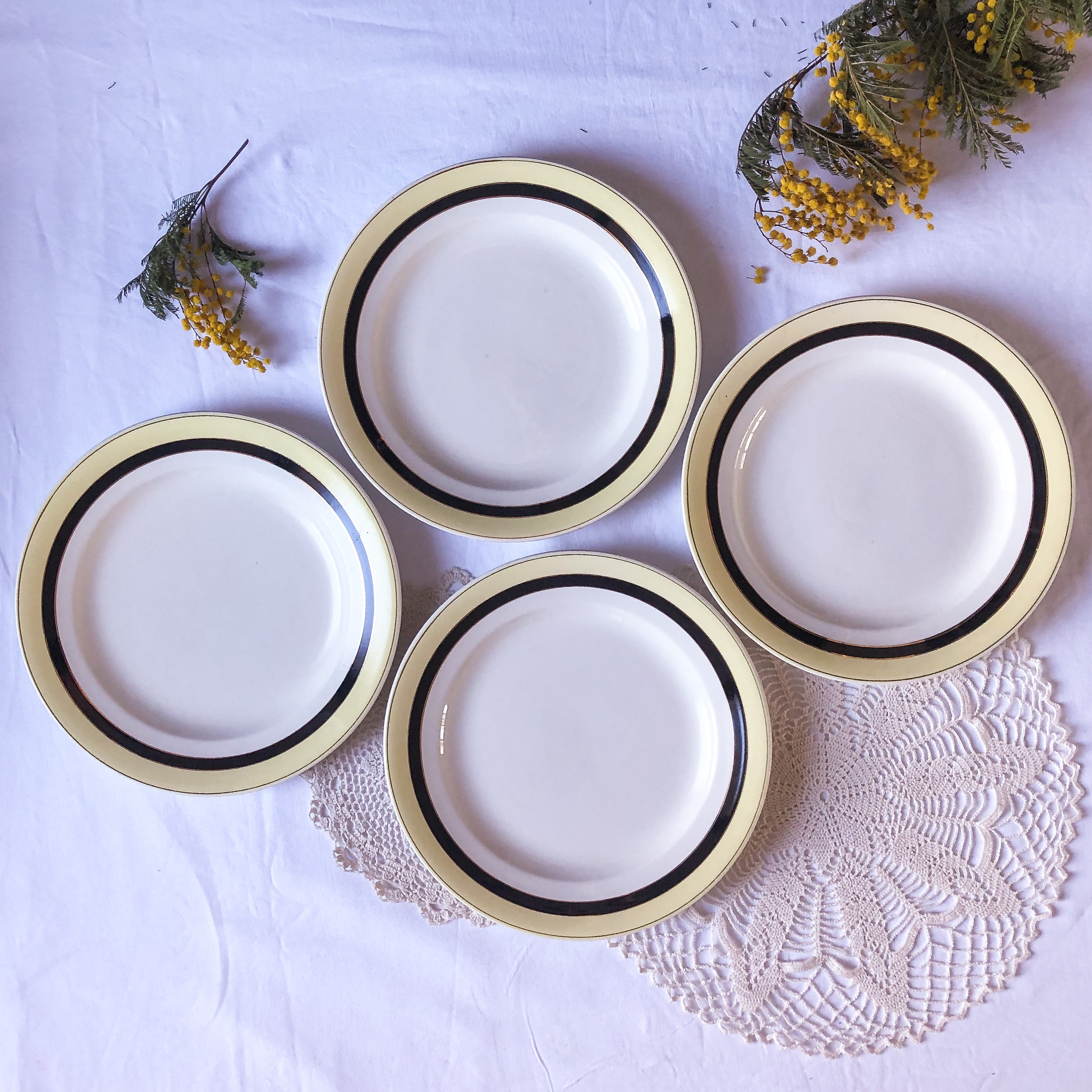 Suite de 4 assiettes Salins