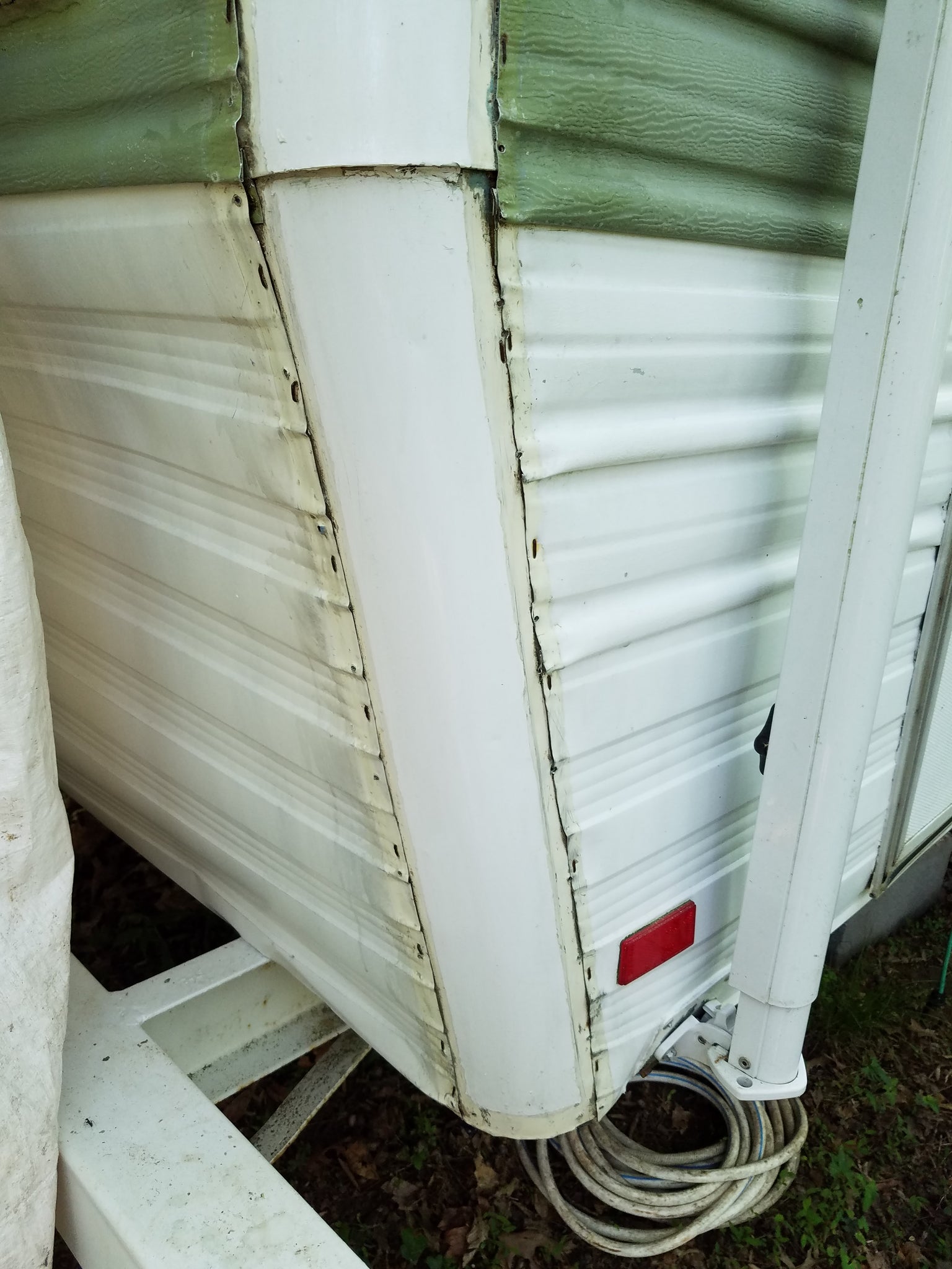 No J Rail beve vintage camper renovation