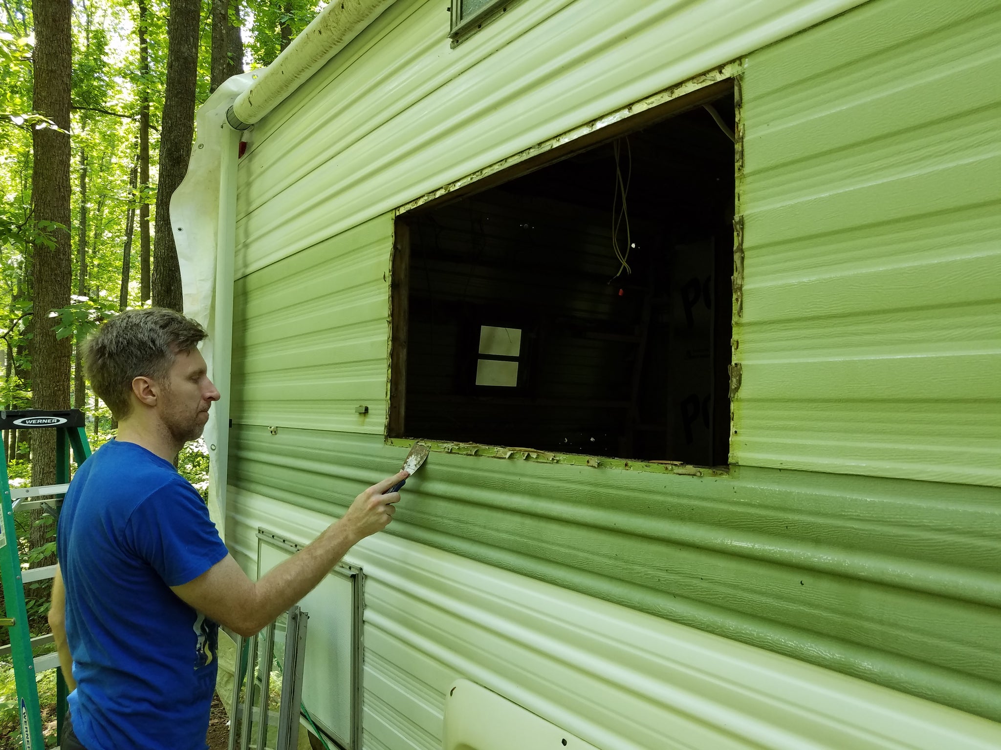 beve vintage camper renovation resealing windows