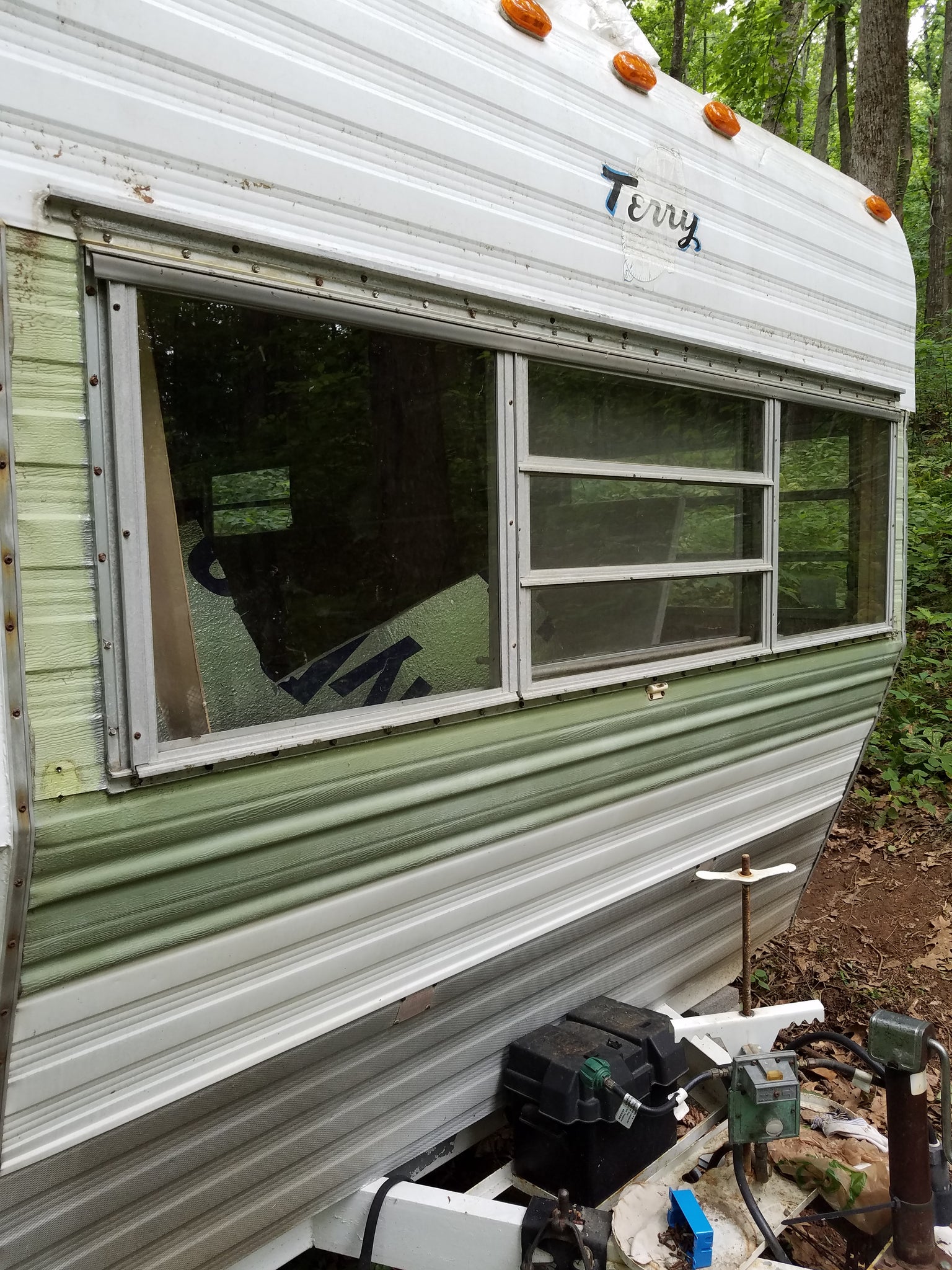 no shade on our bay window area beve vintage camper renovation