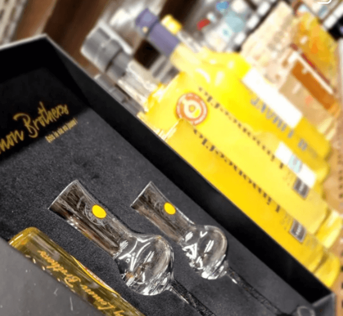 Partial view of Lemon Brothers’ limited edition gift box containing a bottle of Limonceflo and two branded crystal glasses.