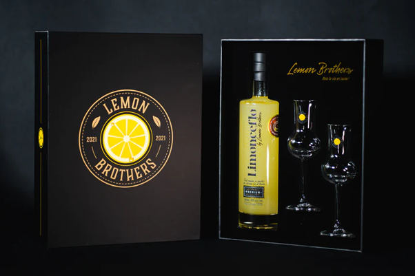 Lemon Brothers' limited edition gift box consisting of a bottle of Limonceflo and two branded glasses.