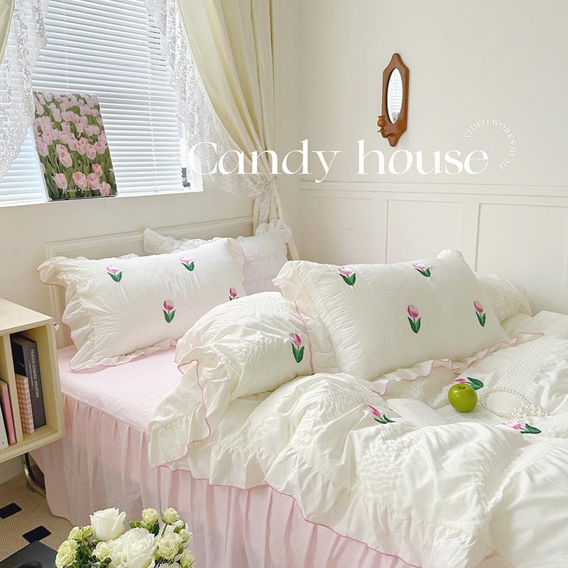 Pink tulip floral bedding set with pink bed skirt for coquette room