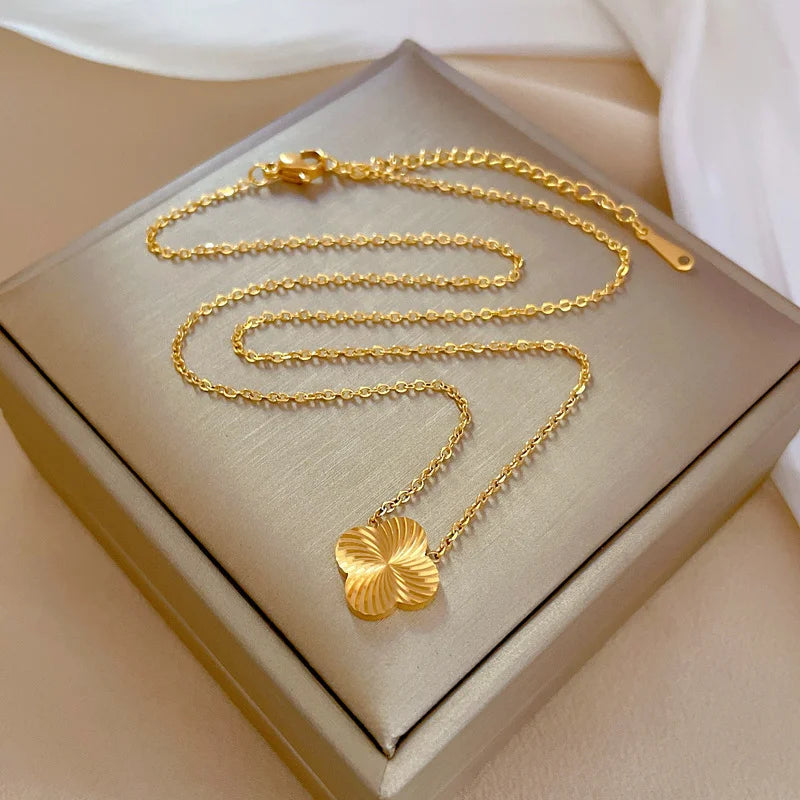 Gold Clover Structured Pendant