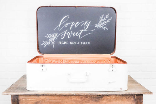 Vintage White Suitcases – Artisticrentals