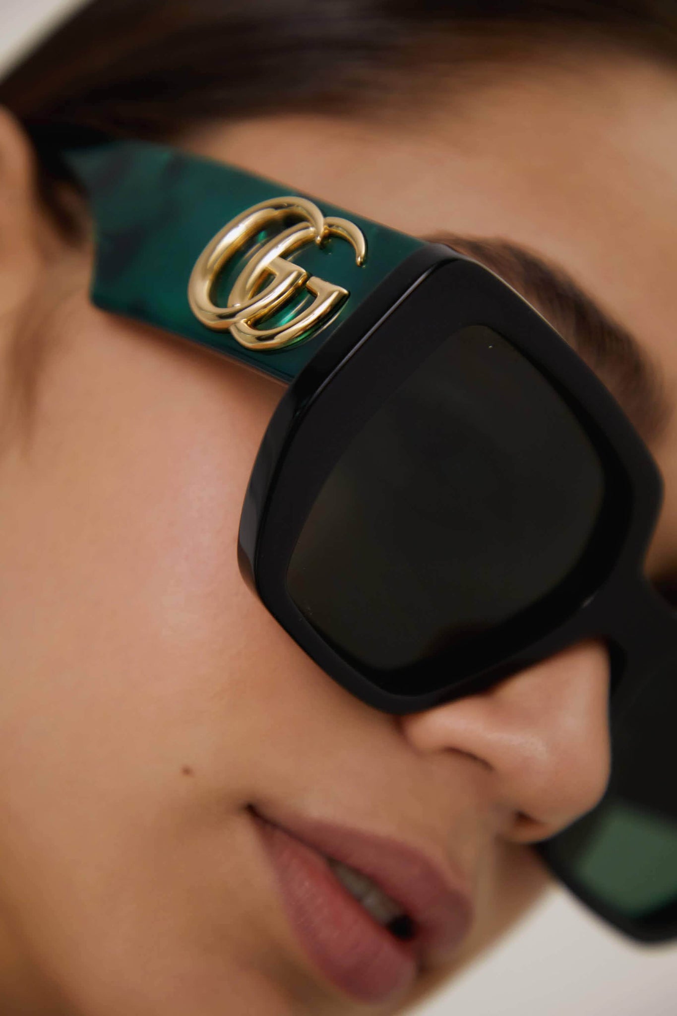 Gucci oversized and green sunglasses maxi logo