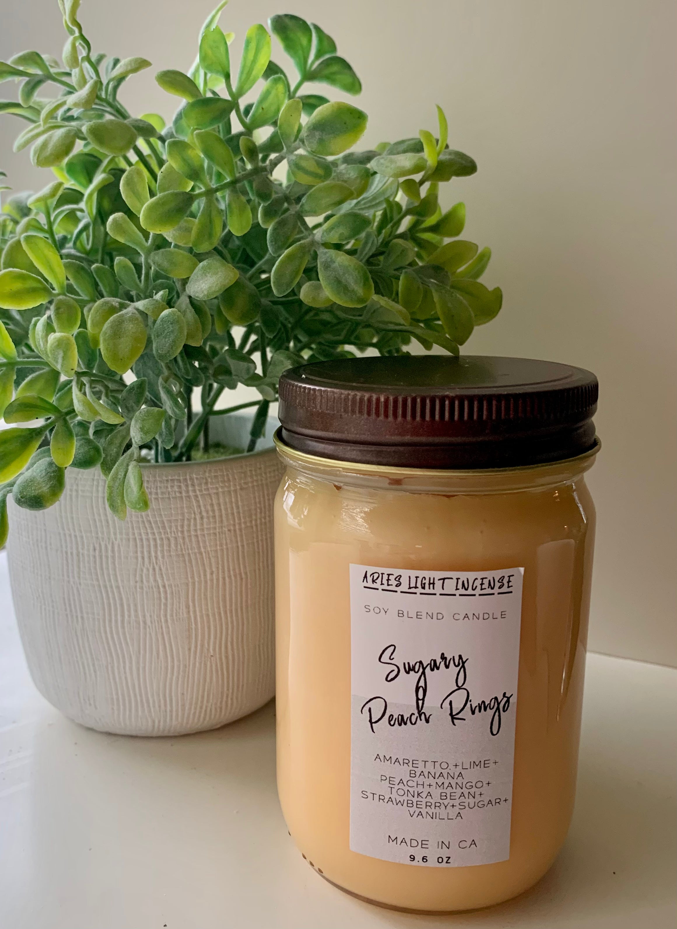 Sugary peach rings scented candle