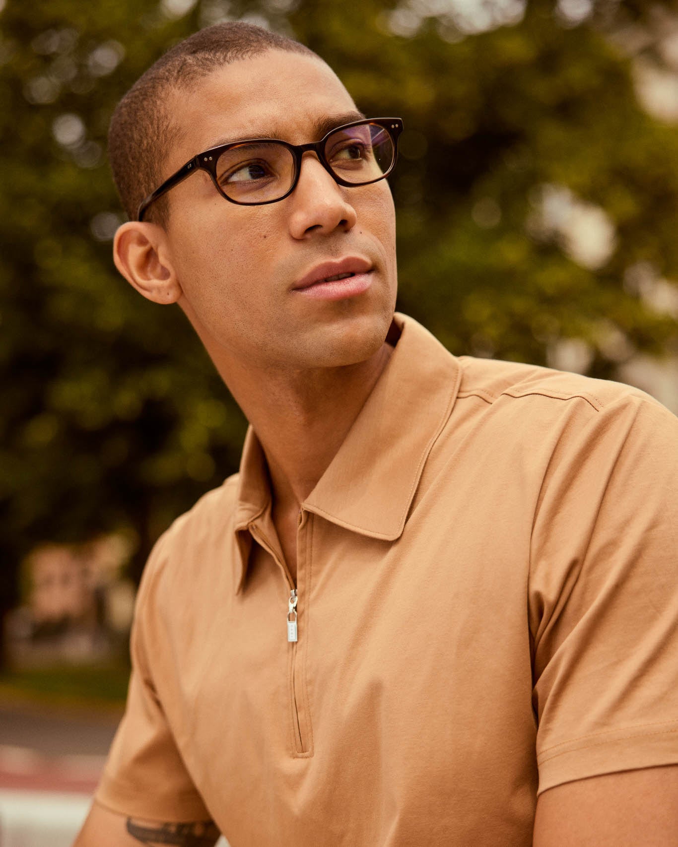 Model is wearing Filter Optix blue blocking glasses with Clear lenses